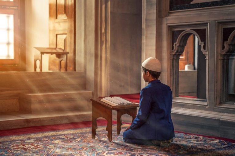A-child-reciting-the-Quran