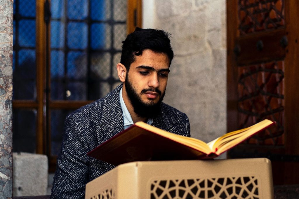 A-respectful-position-while-reading-the-Quran