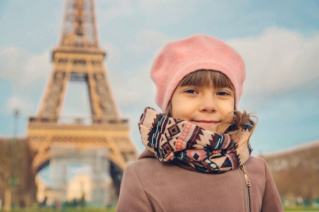 child-girl-eiffel-tower-paris-selective-focus 73944-11327